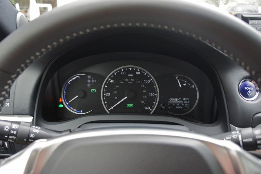  Lexus CT200h F-Sport 2012 года  (фото 2 из 13)